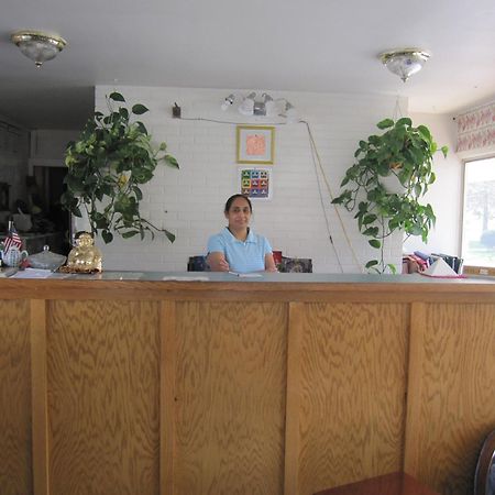 Budget Inn Fairport Экстерьер фото