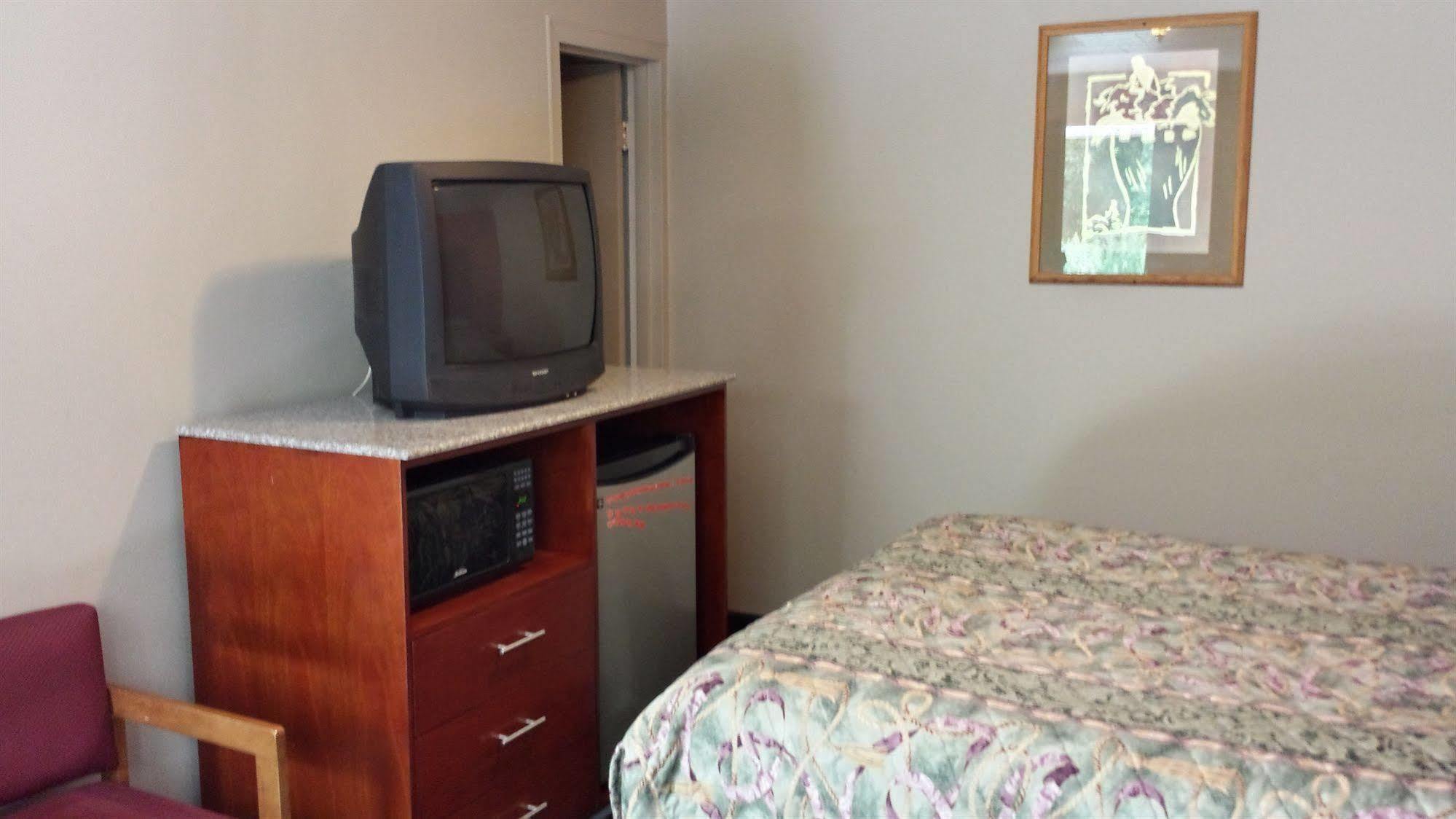 Budget Inn Fairport Экстерьер фото