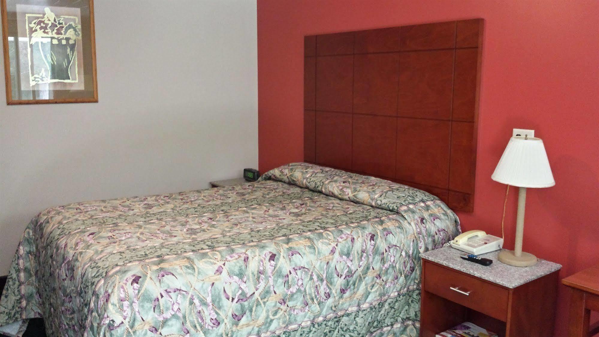 Budget Inn Fairport Экстерьер фото